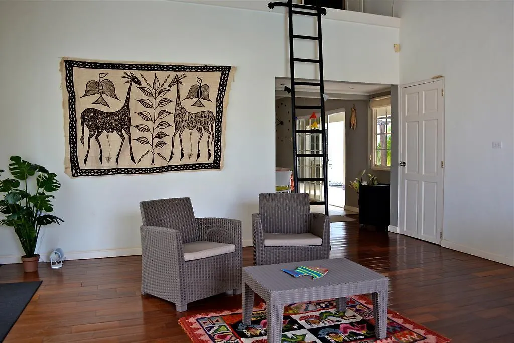 Parrot Villa Palm Beach Bubali